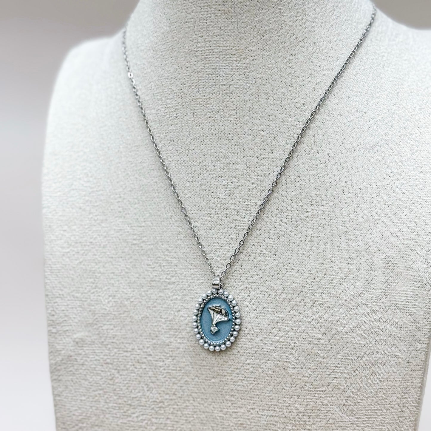 The Pearl Crest Pendant Necklace