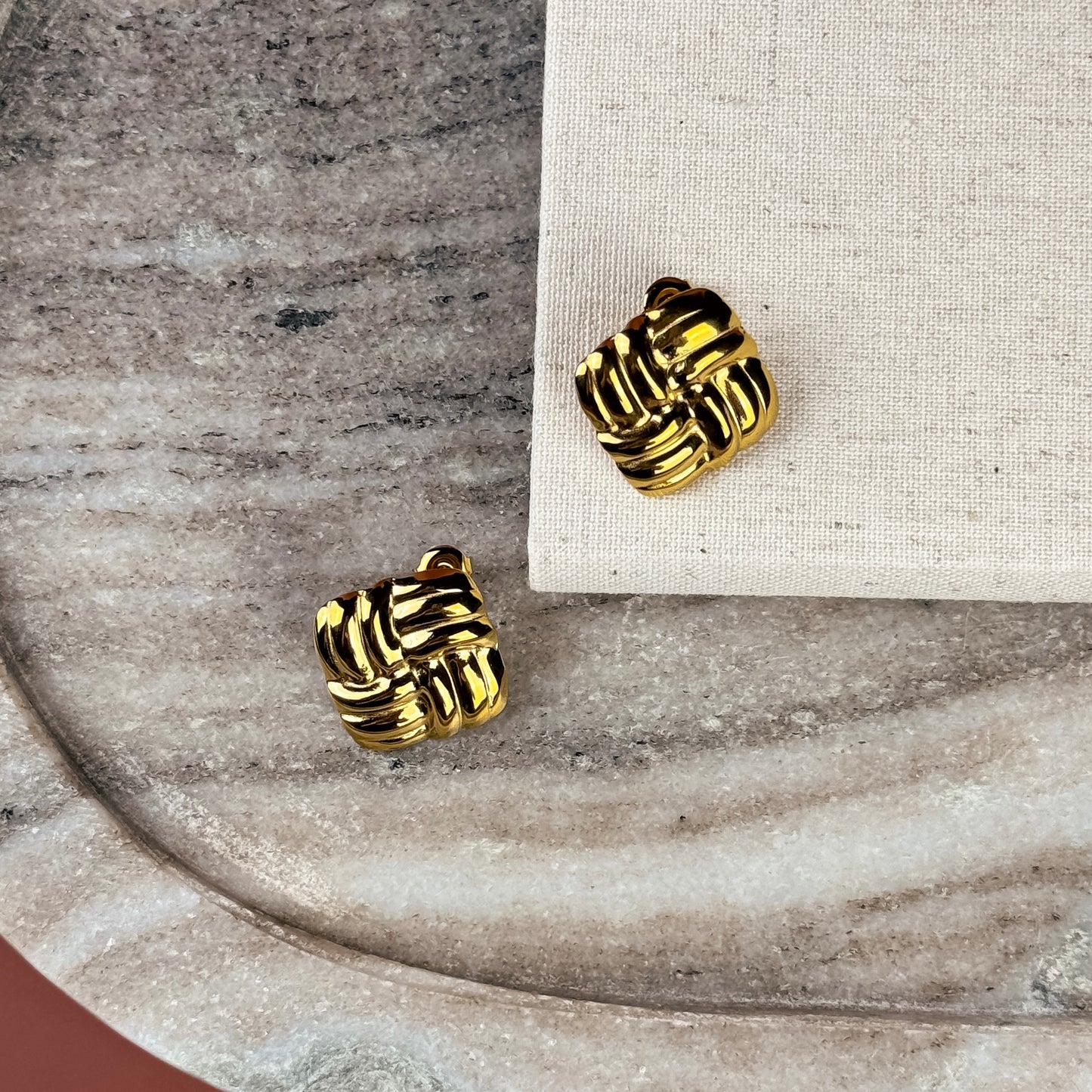 Wovenlight Studs