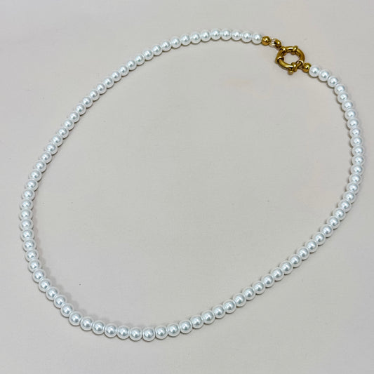 The Classic Pearl Choker