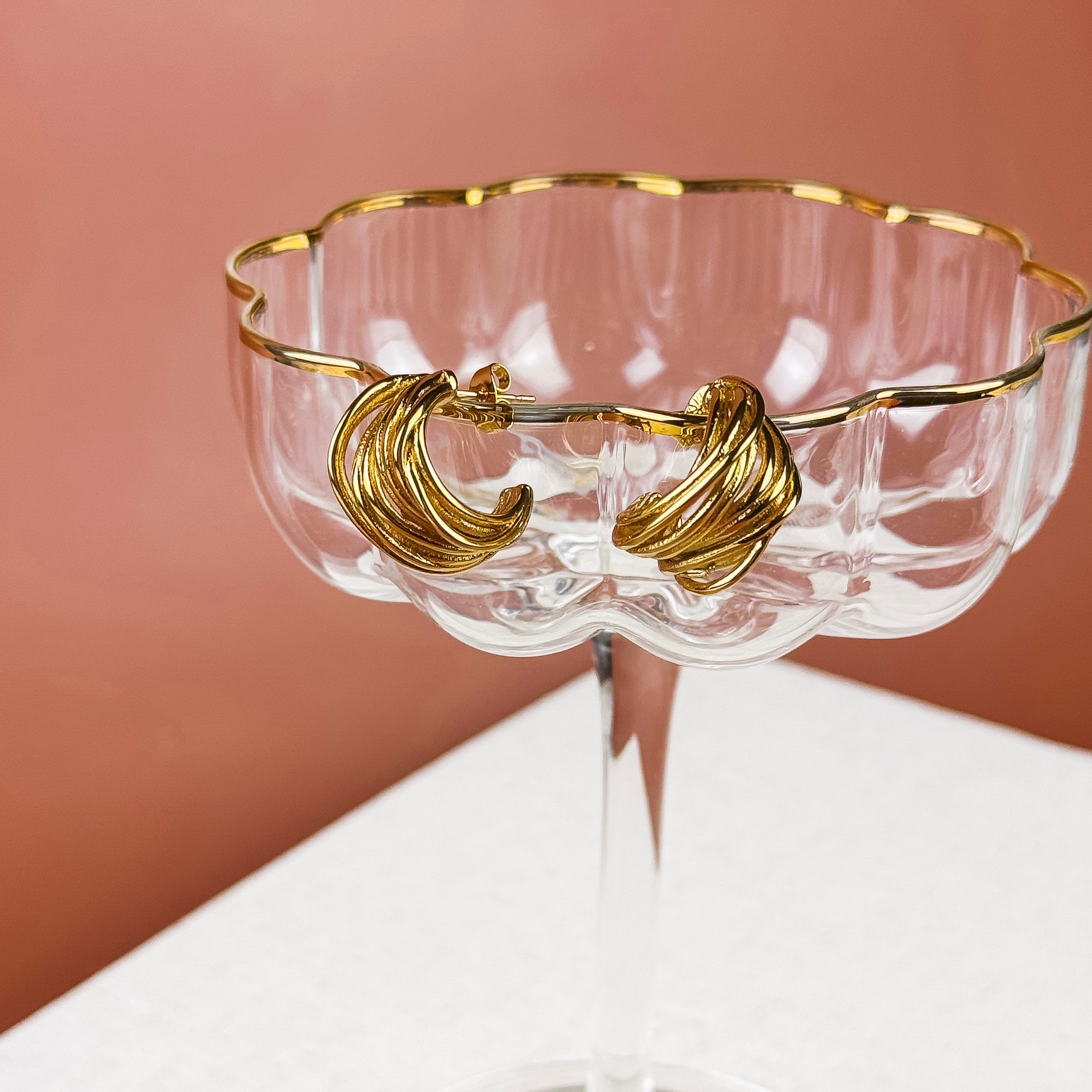 Elva Hoops