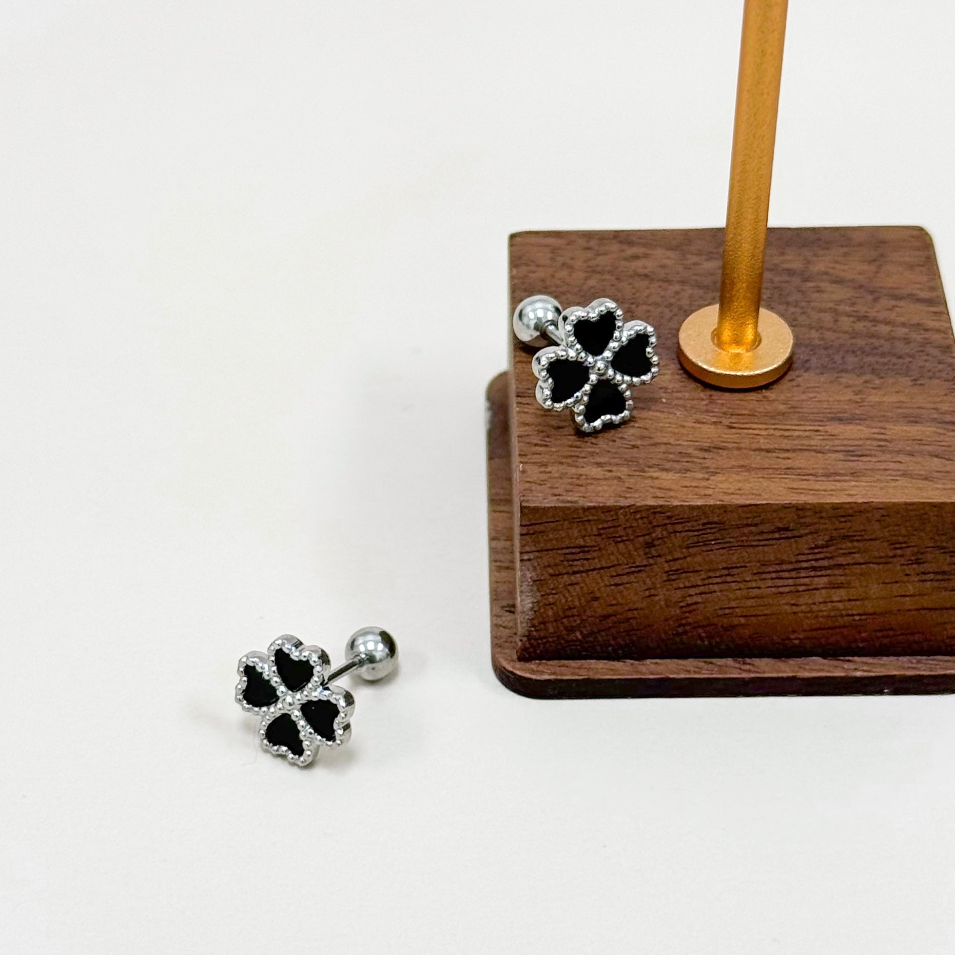 Noire Clover Black Studs