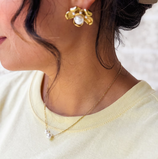 Delicate Twinset Pearl Necklace