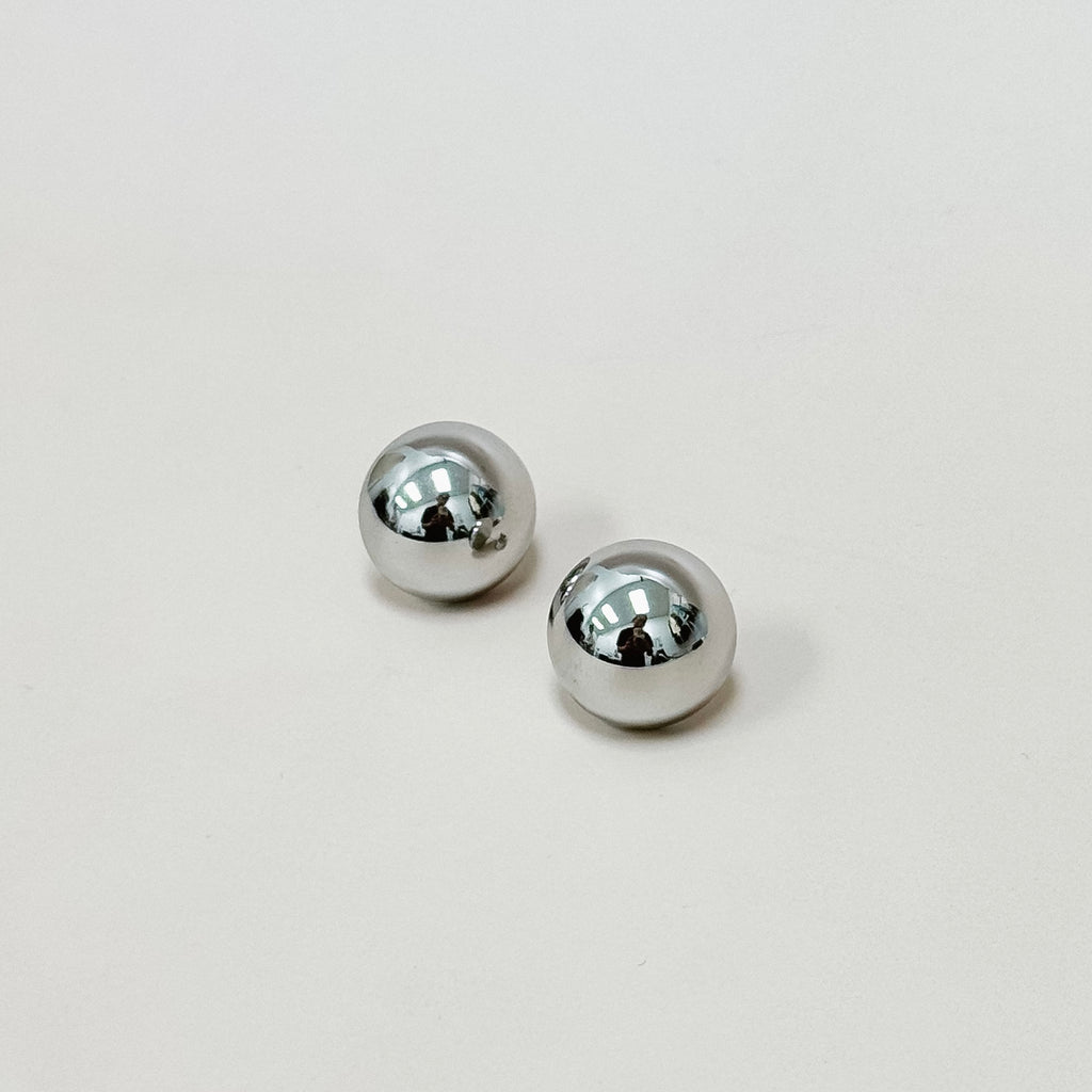 The Luma Pearl Studs