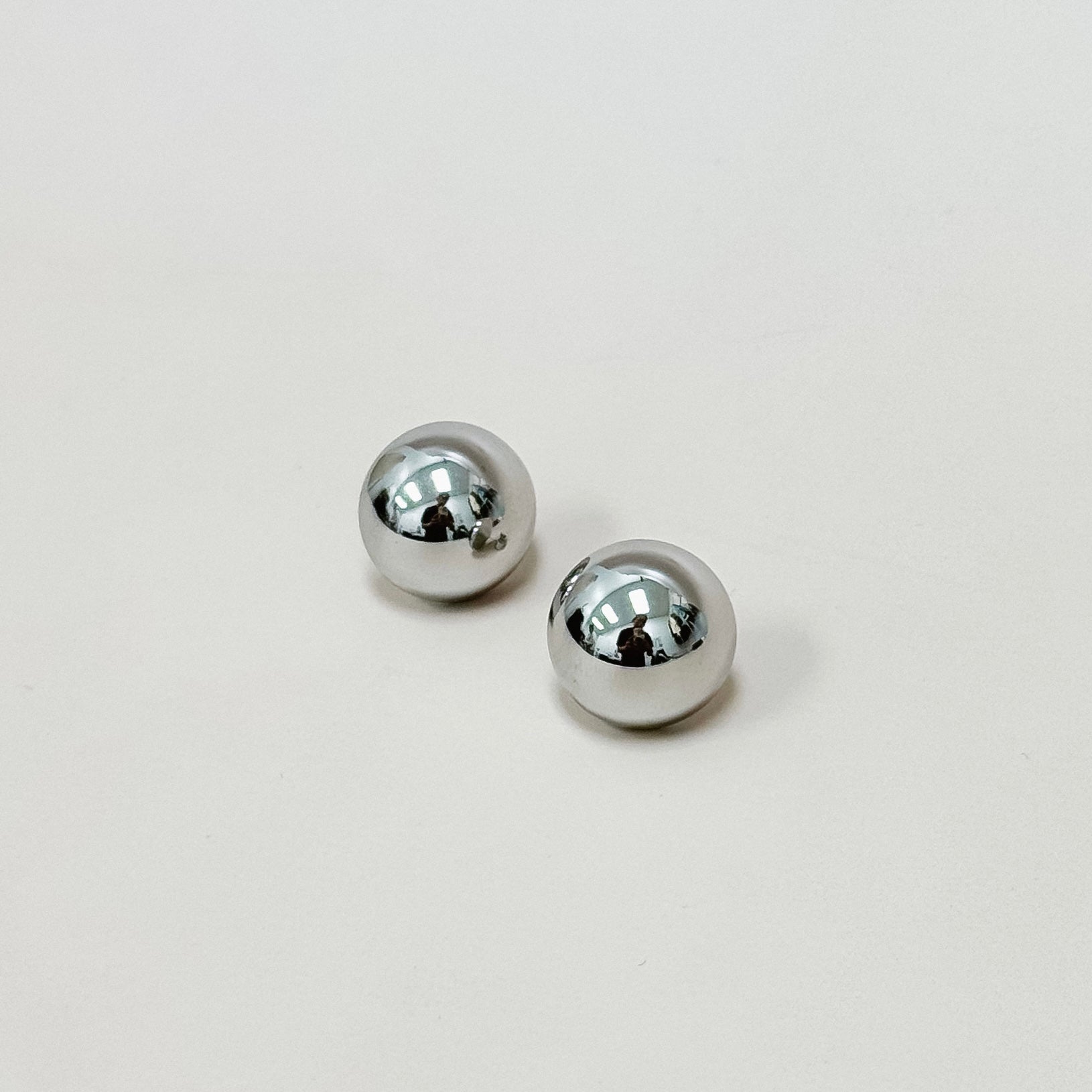 The Luma Pearl Studs