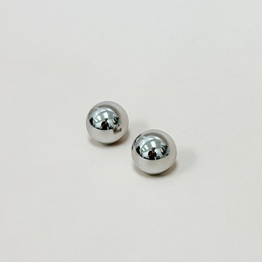 The Luma Pearl Studs