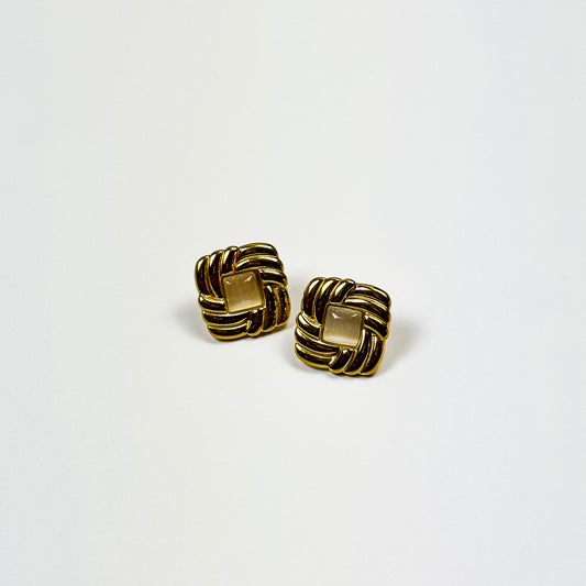 Trevia Studs