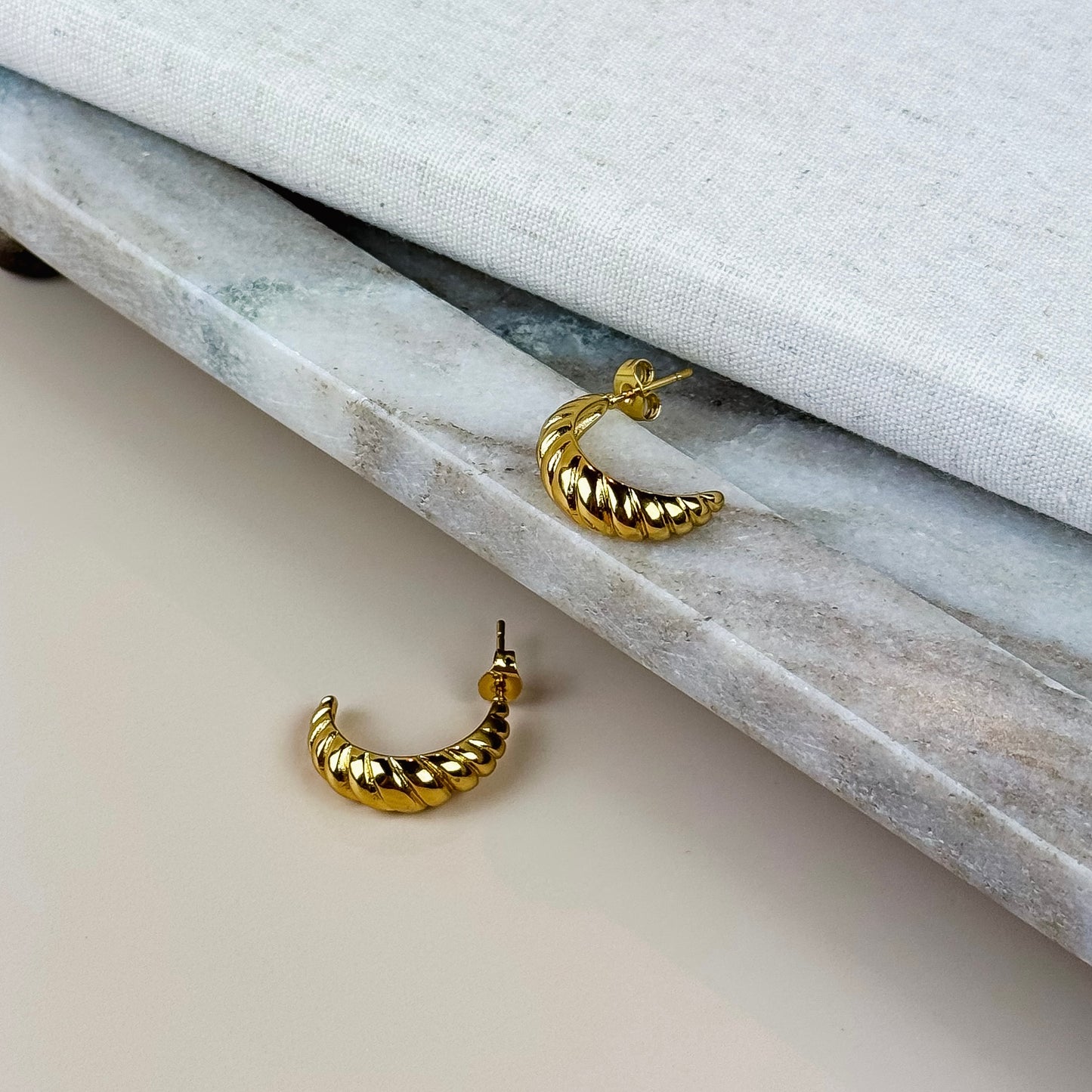Lunara Hoops