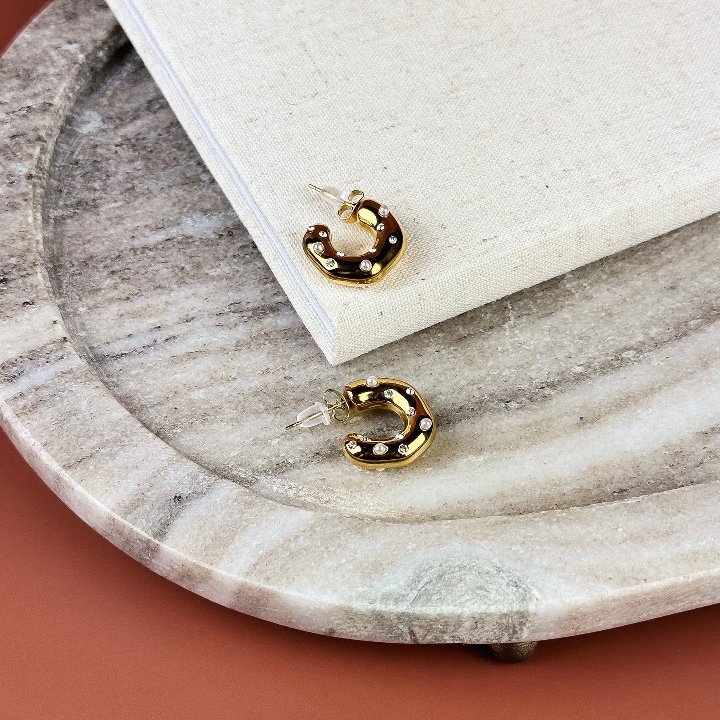 Elara Hoops