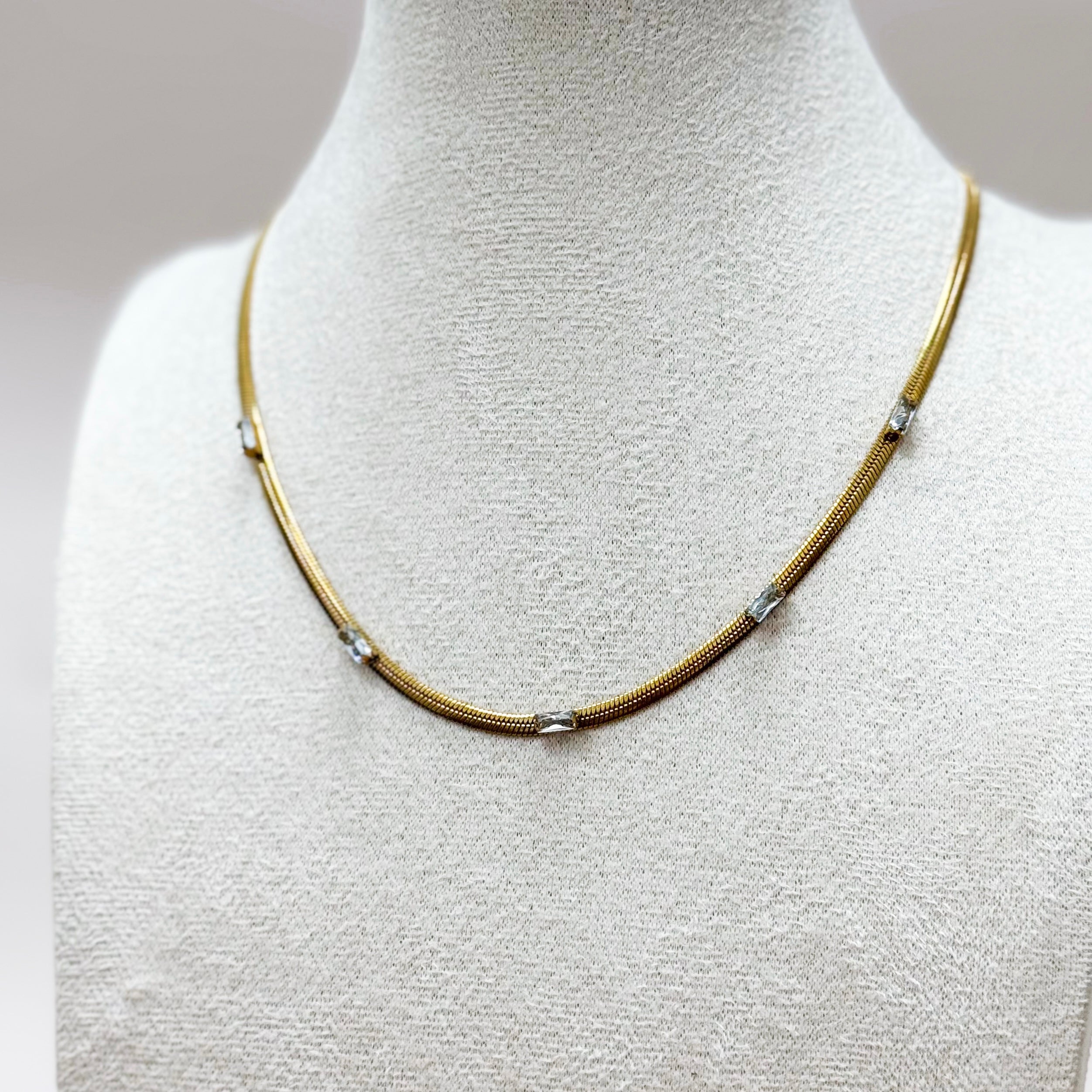 Scarlet Thread Snake Chain