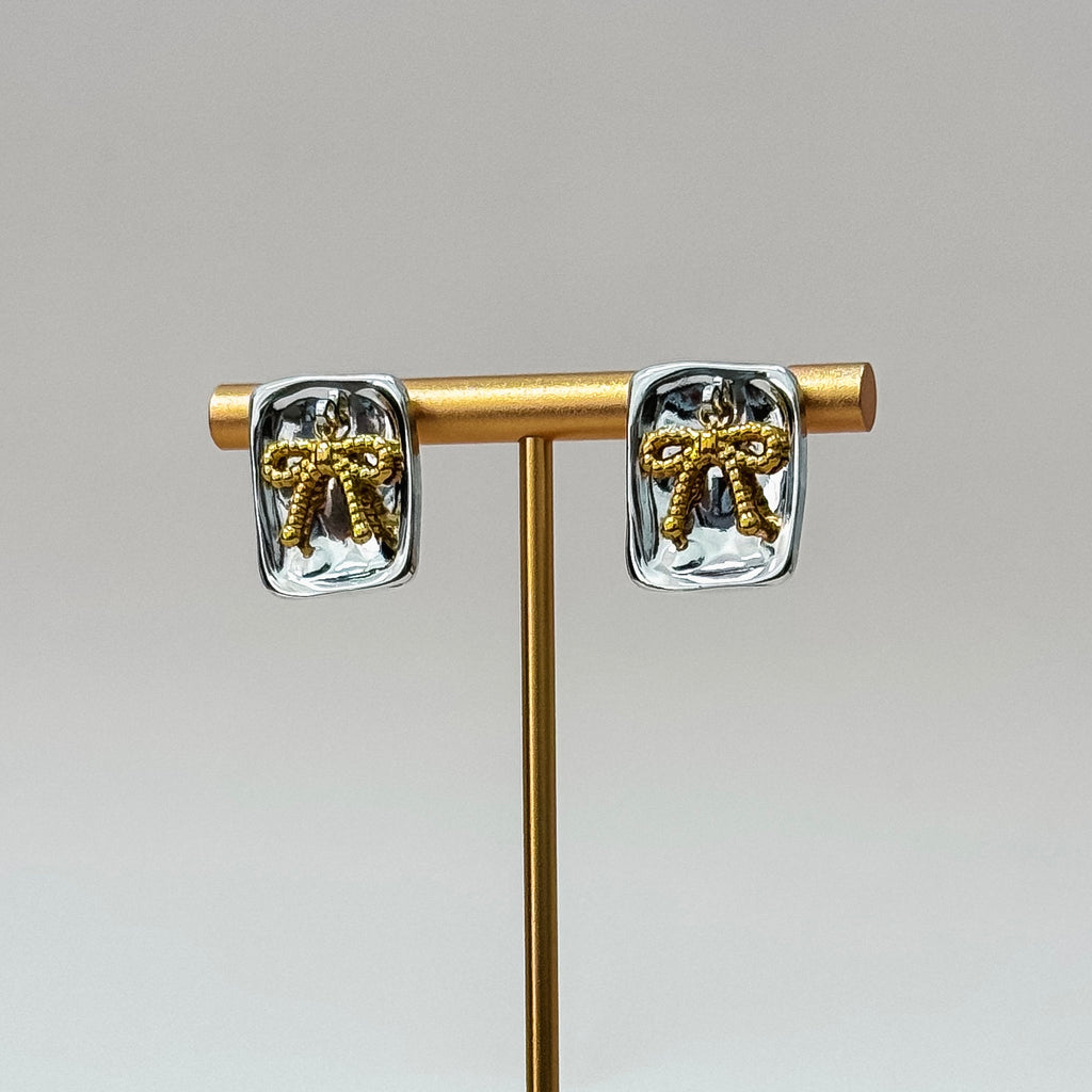 Prim Bow Studs