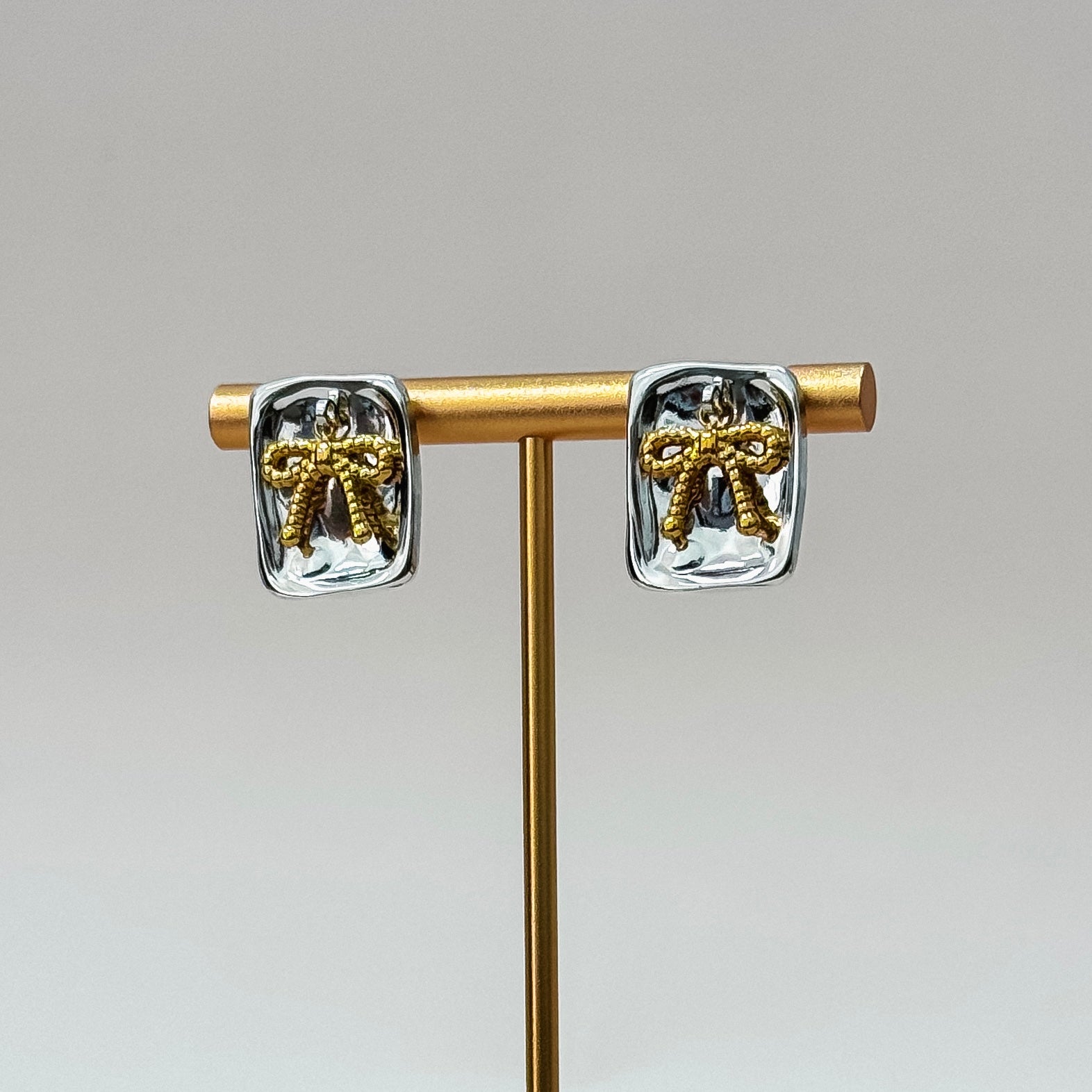 Prim Bow Studs
