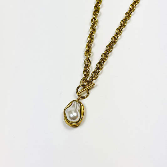 Lustre Pearl Pendant Necklace
