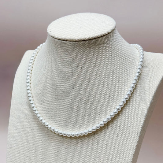 The Classic Pearl Choker