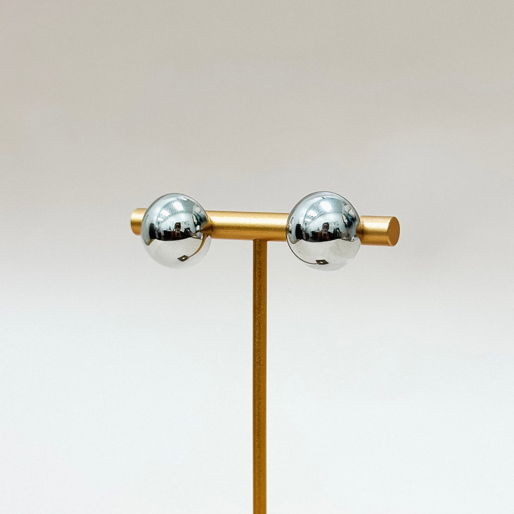 The Luma Pearl Studs