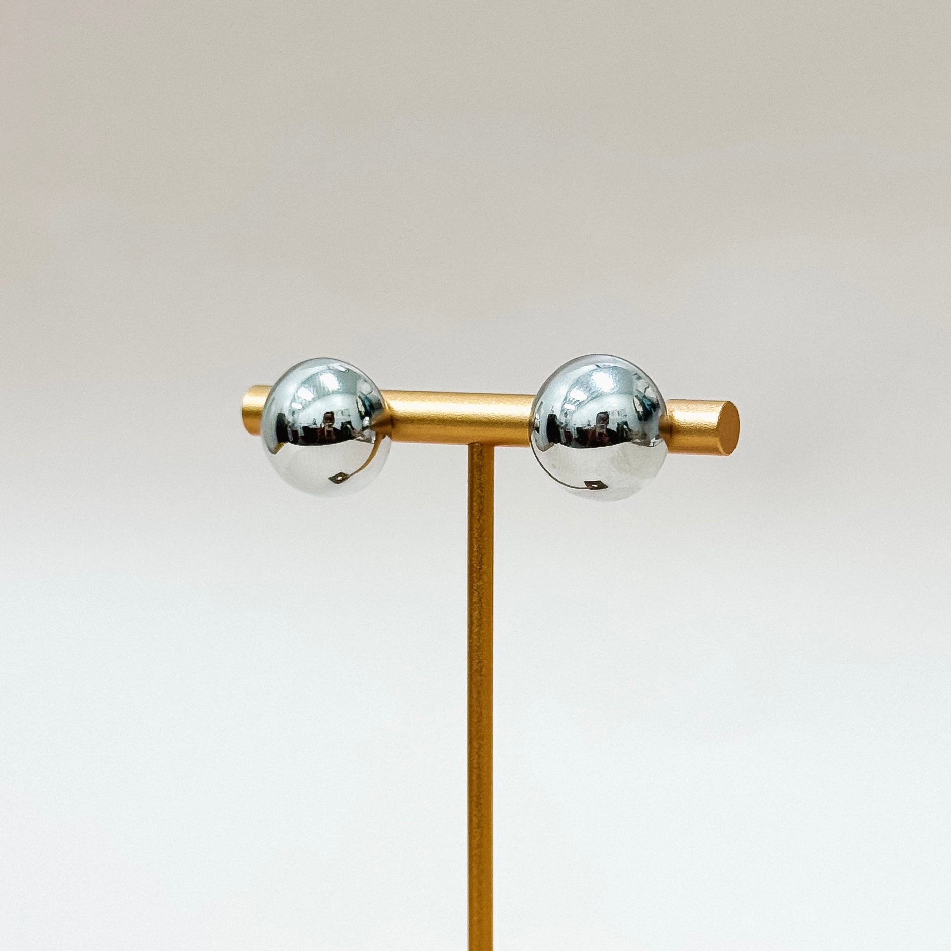 The Luma Pearl Studs
