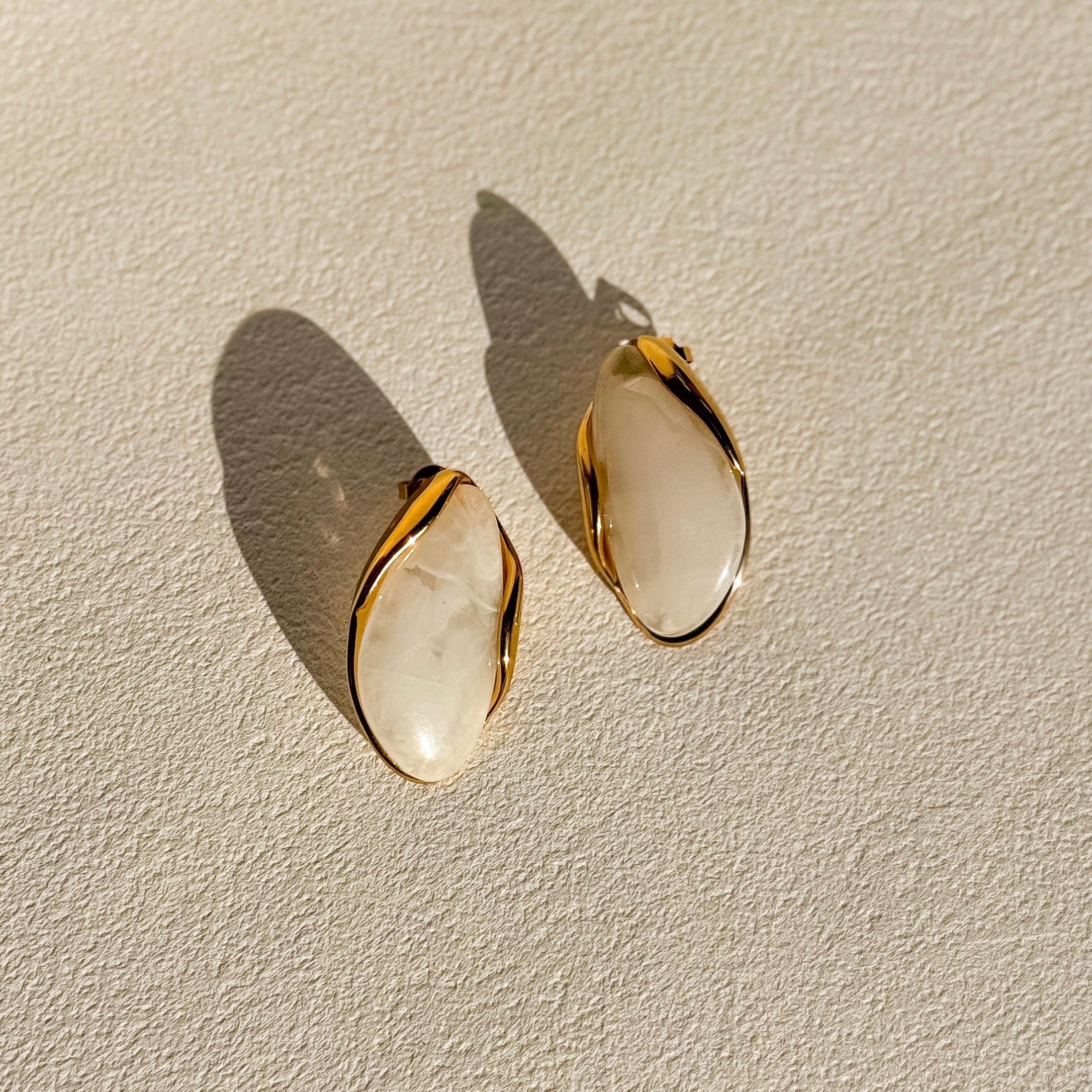 Marble Glow Oval Statement Stud Earrings in Ivory Quartz