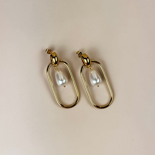 Elara Pearl Drop Earring
