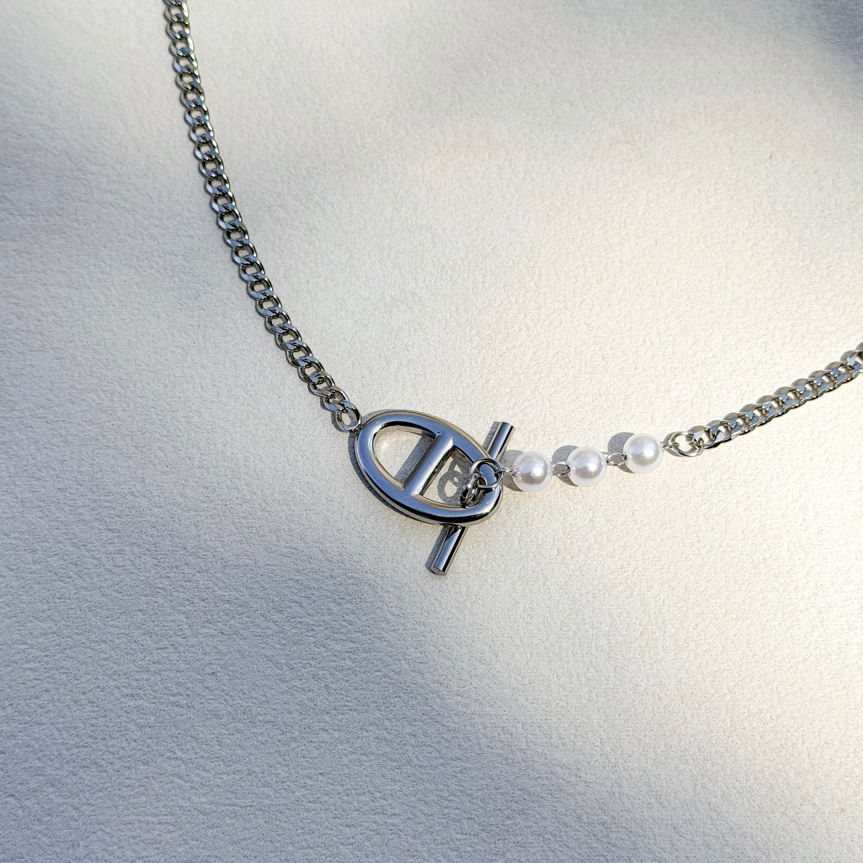 Valora Pearl Toggle Necklace
