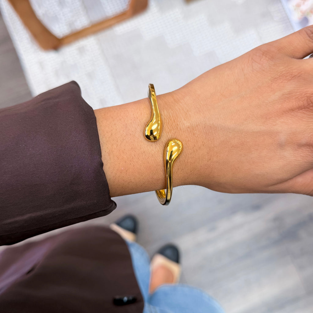 The Sculpted Flow Bracelet